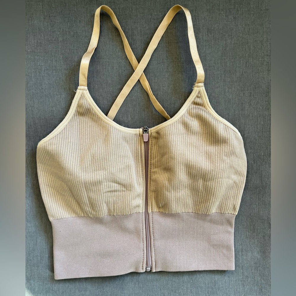 Prettylittlething sports bra